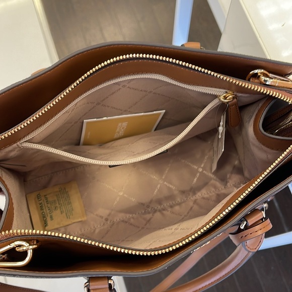 Michael Kors Sheila Medium Signature Logo and Metallic Satchel Crossbody Center - Picture 14 of 16